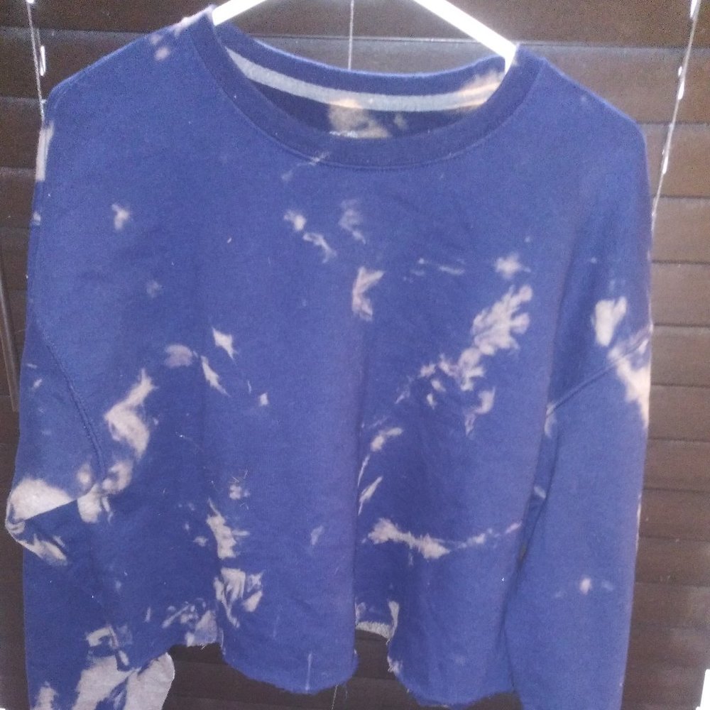 2 tie dye sweaters blue and white themes